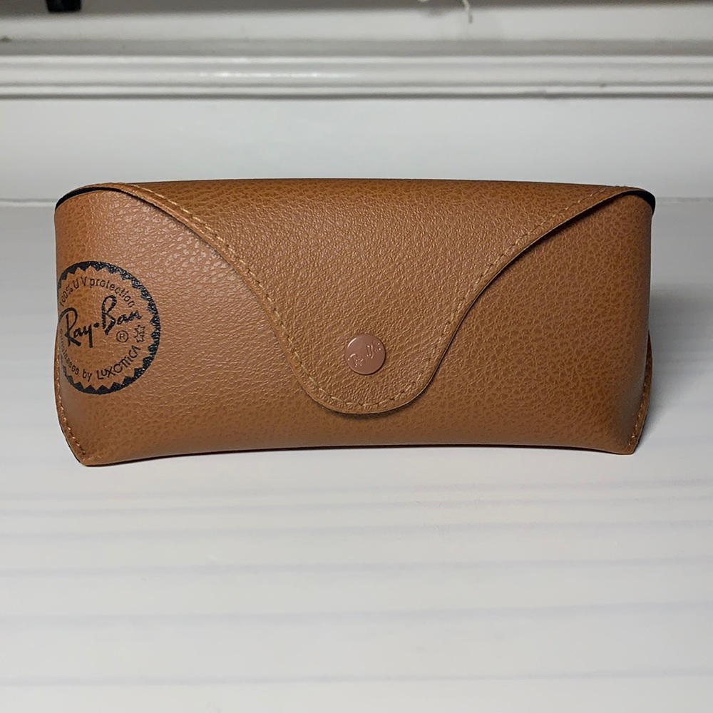 Brown leather Ray-Bans case